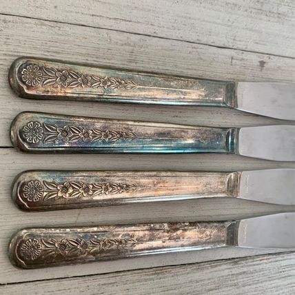 4 Meriden Silverplate Delight Knives Dinner Knife Floral Vintage 50s HTF Set 8.5