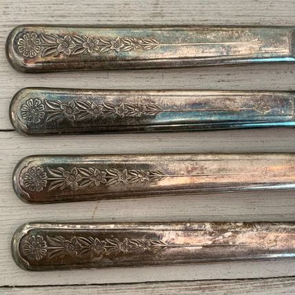 4 Meriden Silverplate Delight Knives Dinner Knife Floral Vintage 50s HTF Set 8.5