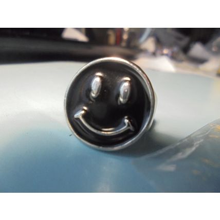 PUT ON A HAPPY FACE!! Happy Face Metal Ring ~ Size 9! Brand New! $12.00 Shipped!