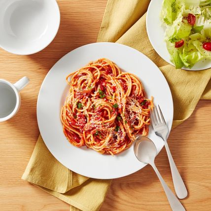 Amazon Basics 16-Piece Porcelain Kitchen Dinnerware Set with Plates, Bowls and M