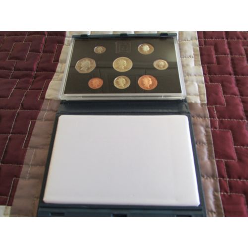 1995 QUEEN ELIZABETH II ROYAL MINT PROOF SET BLUE CASE.