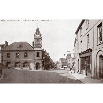 WINCANTON Market Place & Town Hall Unused Original Postcard (30P)