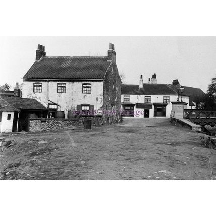 pu3516 - Yorkshire - Three Horse Shoes Pub at Doncaster Townend - print 6x4