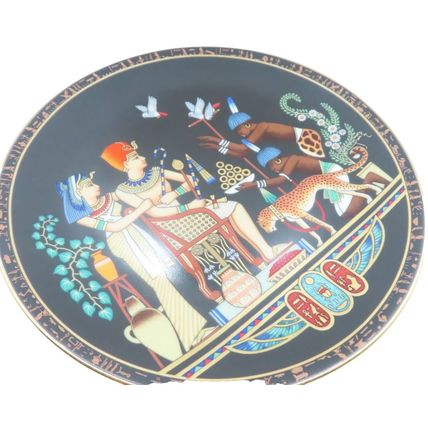 Egyptian Decorative Plate 22 CM Pharoah & Queen with Nubian Slaves Gift Collect