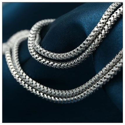 Diamond circle necklace