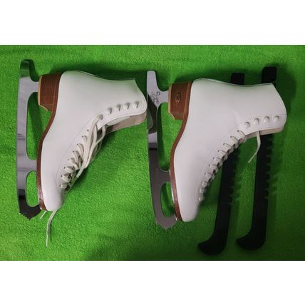 Size 5.5 Medium Riedell Women’s Ice Figure Skates, USA leather, Wilson blades UK