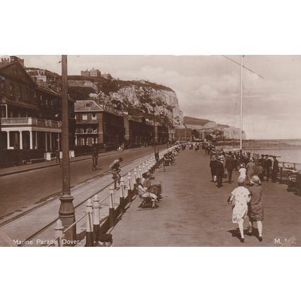 ED 178 DOVER - MARINE PARADE . RP POSTCARD