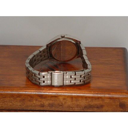 Pre-Owned Women’s Dakota Silver & Black Analog Date Watch