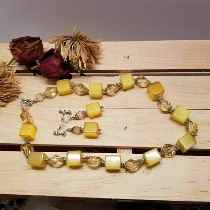 Vintage Yellow Moonglow Cube Necklace Set