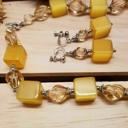 Vintage Yellow Moonglow Cube Necklace Set