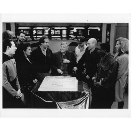 PHOTOGRAPH - STAR TREK: THE NEXT GENERATION 14