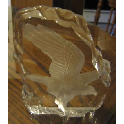 GORGEOUS HEAVY CLEAR GLASS ETCHED AMERICAN EAGLE SHELF PAPER WEIGHT PAPER HOLDER