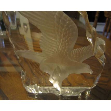 GORGEOUS HEAVY CLEAR GLASS ETCHED AMERICAN EAGLE SHELF PAPER WEIGHT PAPER HOLDER