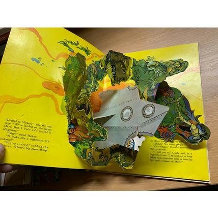 1970 WALT DISNEY'S DONALD DUCK THE POP UP ASTRONAUT VINTAGE HARDBACK BOOK (P4)