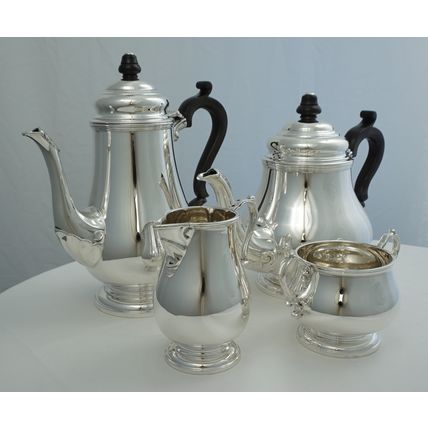 High Quality Queen Anne Style Tea & Coffee Set, Sheffield 1965, total 1978g.