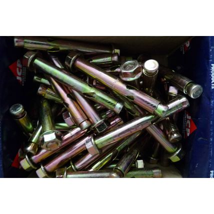 2 Boxes of 50 = 100 JCP Sleeve Anchor Bolts 10mm x 75mm BRAND NEW & BOXED