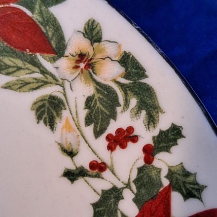 Lot 4 Gibson Housewares POINSETTIA HOLIDAY SAUCERS Christmas Plates Dessert 6"