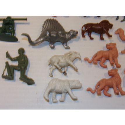 Plastic Toys MUSCLE Men, Jungle Zoo Safari Animals GI Joe Lot of 18 Hong Kong