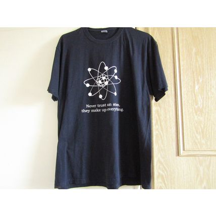 STARWORLD black T shirt with science/humour motif. Size L good condition