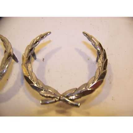 1976 CADILLAC WREATH EMBLEMS #4416721 OEM PAIR FLEETWOOD COUPE SEDAN DEVILLE