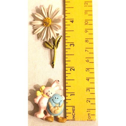 Vintage Easter Bunnies & Daisy Spring Flower Pin Lot of 2 Jacket Coat Pins