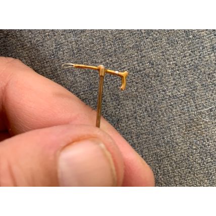 VINTAGE GOLD & PLATINUM? HUNTING CRAVAT PIN RIDING CROP SHAPE 5cm-LONG 1g (P2)