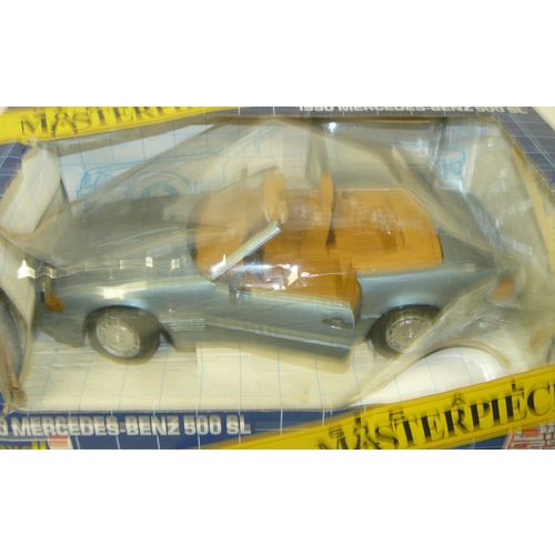 1/18 1990 Mercedes Benz 500SL, convertible with the hard top, blue, bad box, new