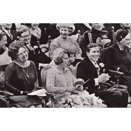Princess Beatrix En De Heer Claus Von Amsberg RPC Postcard