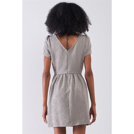 Women's Silver Grey Floral Embroidery Round Neck Short Sleeve Mini Dress