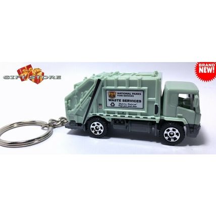 NICE GIFT KEY CHAIN GREEN TRASH GARBAGE REFUSE WASTE DUMP RECYCLE TRUCKS