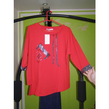 Red woman top size 20 rhinestones pocket. 271