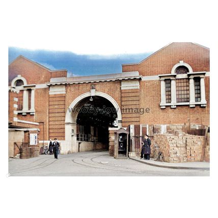 ptc9258 - London - The entrance to the Streatham Tram Depot c1950s - print 6x4