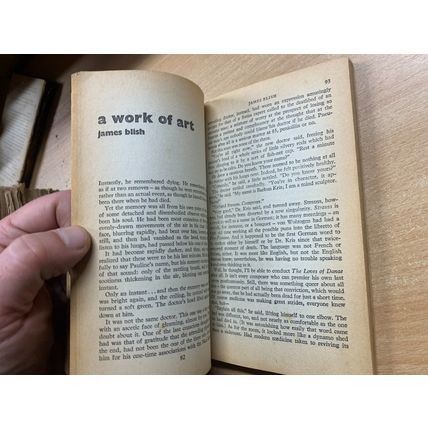 1968 "SCIENCE FICTION SHOWCASE" MARY KORNBLUTH VINTAGE PAPERBACK BOOK (P3)