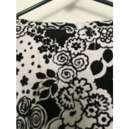 1 Pc Peaches Women's Floral Scrub Top Nurse Medical V-Neck Unknown Size