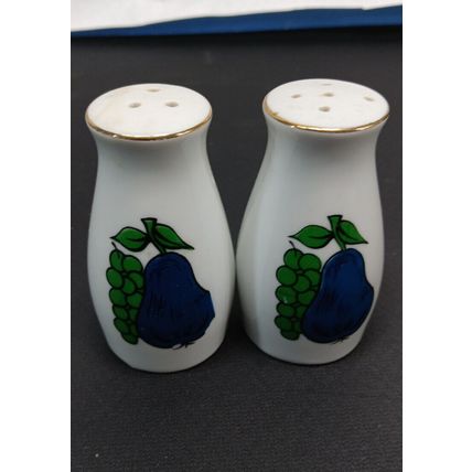 VINTAGE JAPAN SALT & PEPPER SHAKER SET FRUIT PATTERN BLUE PEAR - GREEN GRAPES