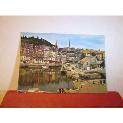 LE QUAI SAINTE-CATHERINE ET LE BASSIN, HONFLEUR, FRANCE unused postcard =