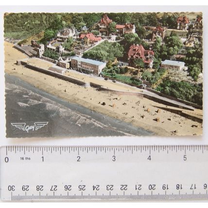 1959 postcard Villerville sur Mer - la plage