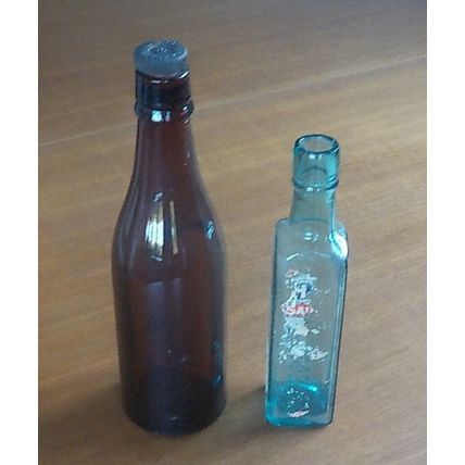 VINTAGE IND COOPE ALLSOPP LTD BOTTLE, SCREW IN STOPPER & GARTONS HP SAUCE BOTTLE