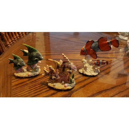 Ceramic World and Land & Sea Collectibles PolyResin Clown & Angel Fish Displays