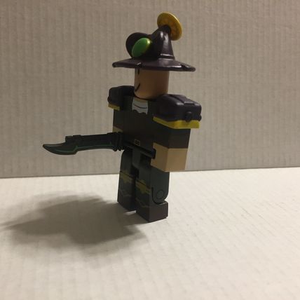 Roblox Series 10 Dungeon Quest: Mage Armor with Mage Armor Wings Unused Code