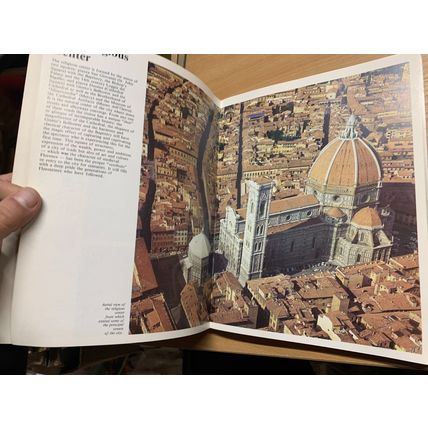 VINTAGE "FLORENCE - CITY OF ART" LARGE ILLUSTRATED PAPERBACK BOOK (P4)