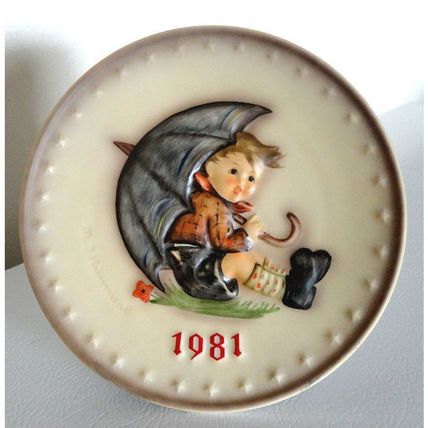 M. I. Hummel - Porcelain Plate - Umbrella Boy 1981 - W. Goebel Porzellan Fabrik