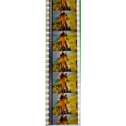DAVID BOWIE. Pk MTP - 021u . 1 STRIP OF 5 - 35MM FILMCELLS (GUNSLINGERS REVENGE)