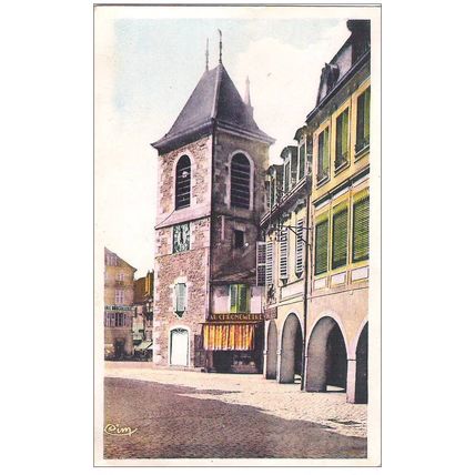 39 - Lons-le-Saunier - les arcades et le beffroi