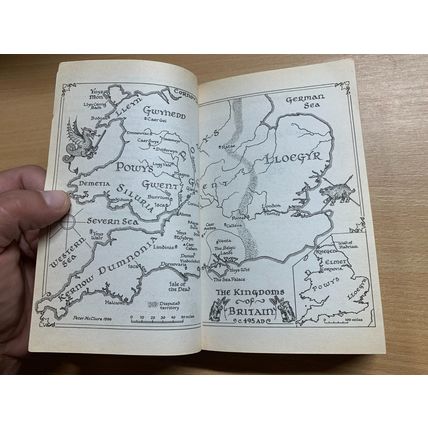 1997 BERNARD CORNWELL "ENEMY OF GOD" KING ARTHUR FICTION PAPERBACK BOOK (P3)