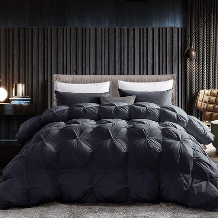 Luxurious Goose down Feather Fiber Comforter, Exquisite Pinch Pleat Design, Blac
