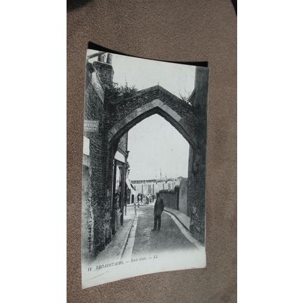 1911 fr Louis Levy Postcard - York Gate, Broadstairs - Kent