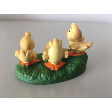 THREE LITTLE CHICKS PLASTIC TOY