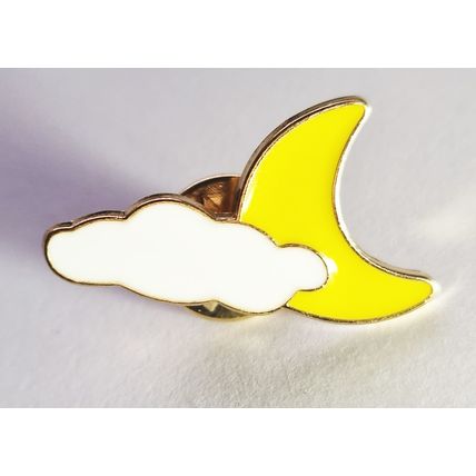 Novelty Cloud and Moon metal novely lapel pin badge