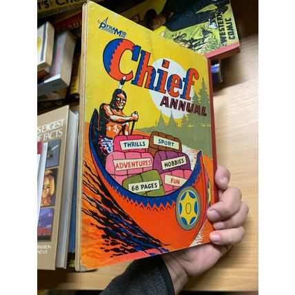 1949 "CHIEF ANNUAL" CHILDRENS FICTION ILLUSTRATED THIN HARDBACK BOOK (LL)